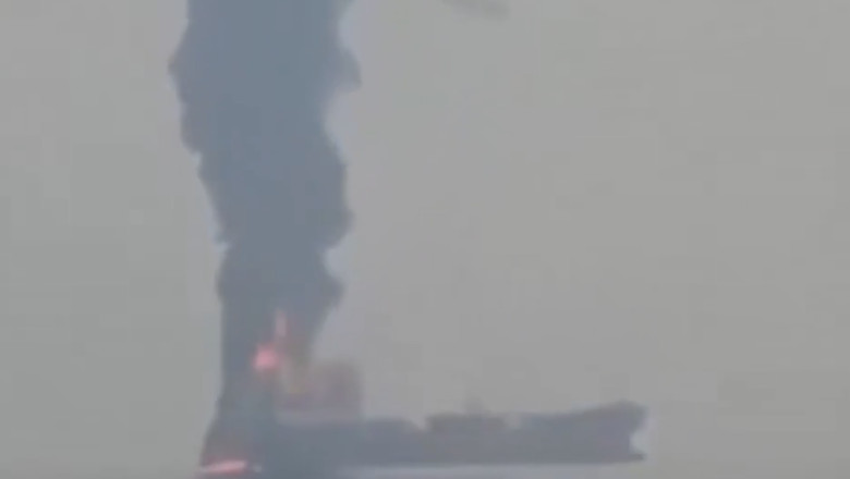 Un petrolier se scufundă în Strâmtoarea Ormuz, după ce a fost atacat de Gardienii Revoluției din Iran