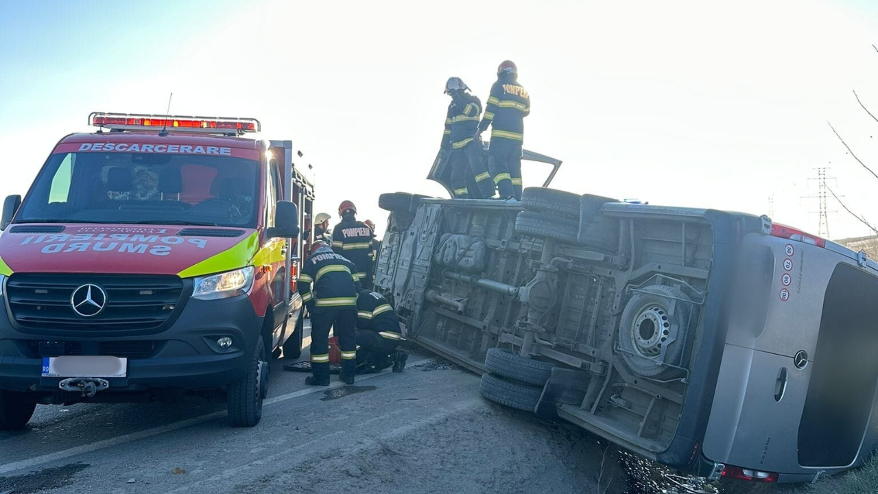 Microbuz cu 10 pasageri implicat într-un accident pe Centura Nord-Est, între Cluj și Apahida. Patru persoane au ajuns la spital