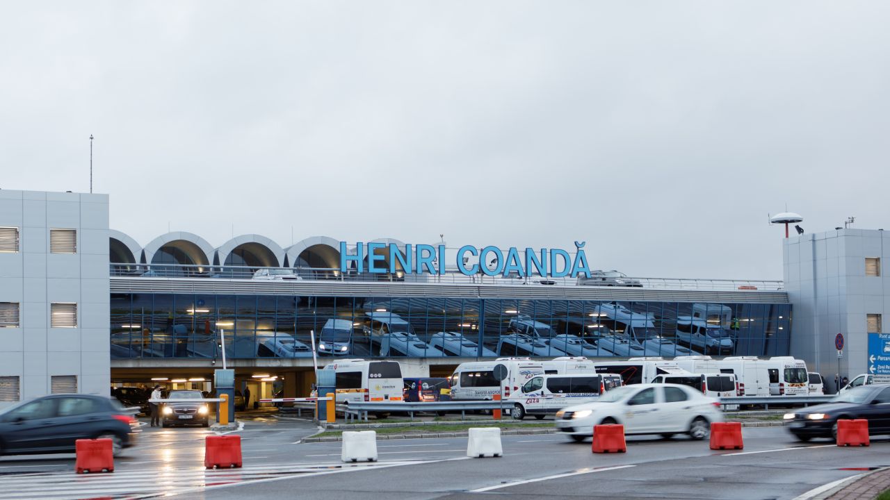 Românii repatriați din Dubai s-au întors cu al doilea avion la București. Care a fost prețul biletului pentru românii care au fugit din calea războiului