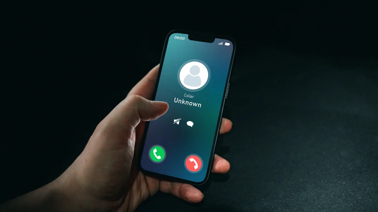 Riscul la care te expui dacă răspunzi cu „da” la aceste apeluri telefonice