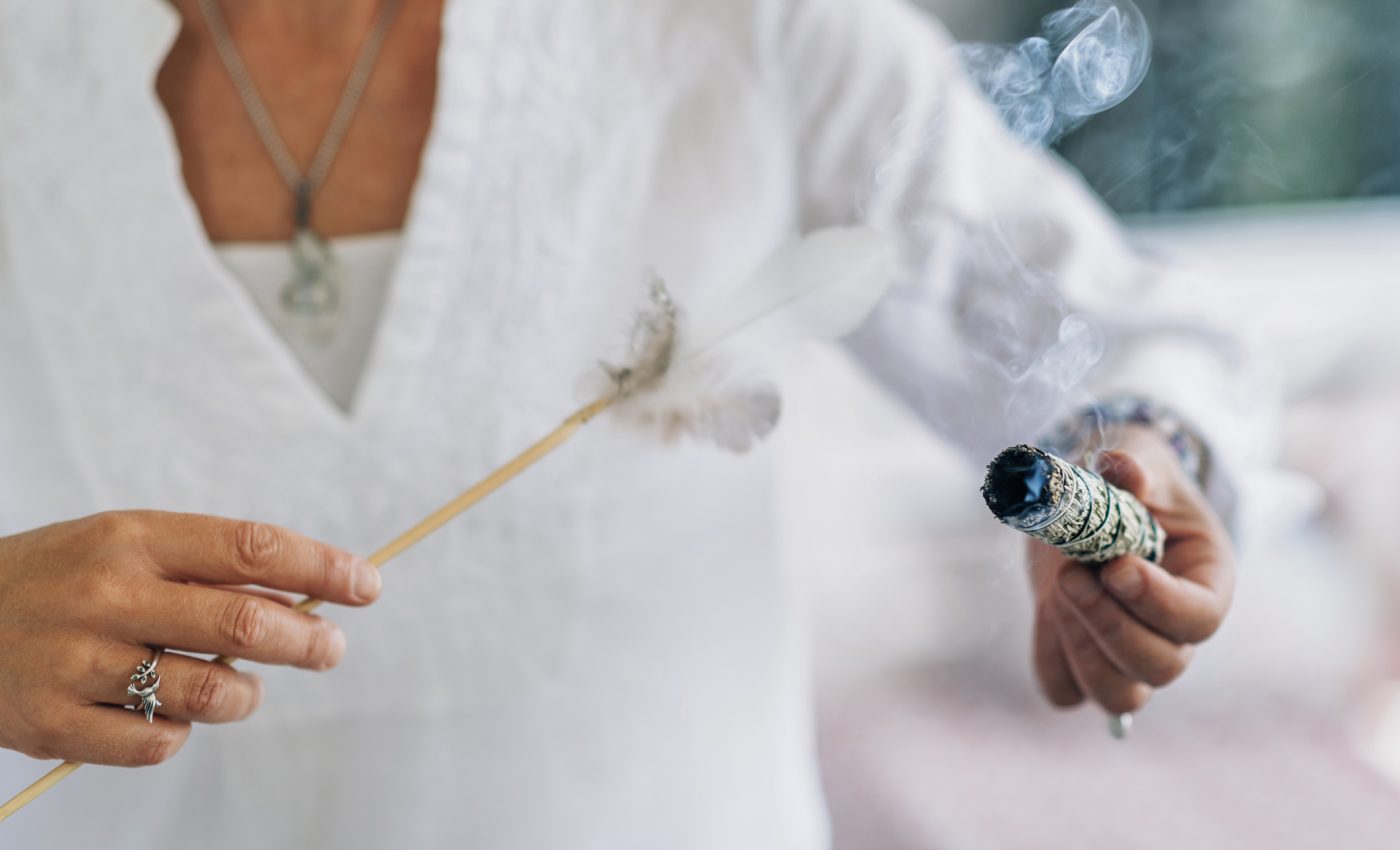 8 semne că energia negativă te „mănâncă” de viu. Când trebuie să-ți asculți corpul și mintea