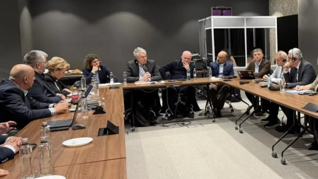 Trei coloşi din domeniul bancar s-au retras din din structura patronală reprezentativă. Peste 30.000 de angajaţi riscă să rămână fără contract colectiv de muncă