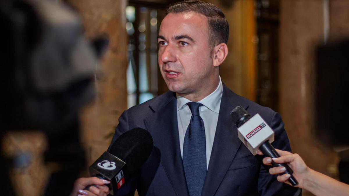 Ministerul în care absolut toţi angajaţii au spor pentru „condiţii vătămătoare”, iar consilierii sunt angajaţi cu ora