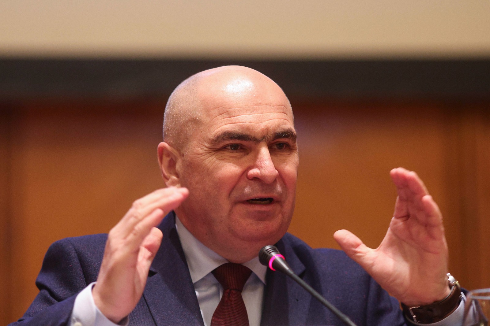 Ilie Bolojan, interviu în Le Figaro: Guvernăm cu o coaliție de patru partide, de la stânga la dreapta. Nu este ușor de gestionat această coaliție / Un „divorţ politic” între UE și SUA ar fi o catastrofă pentru Occident