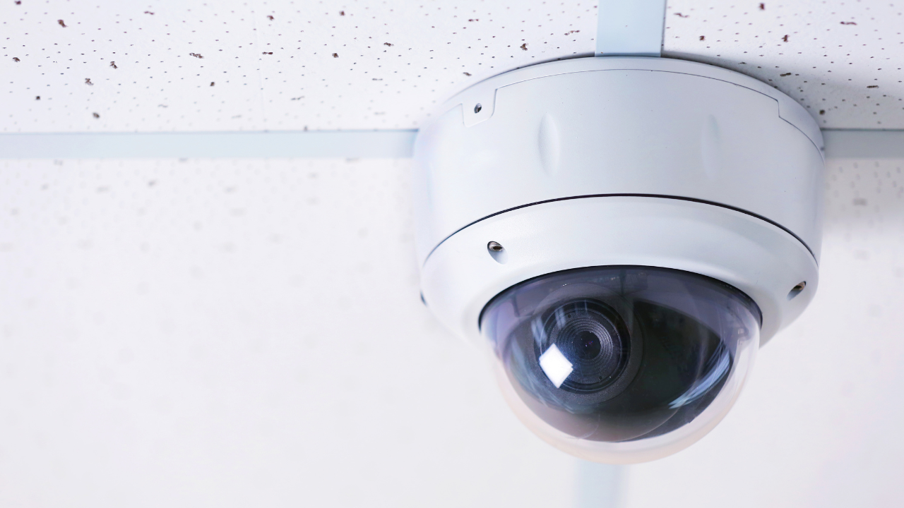 Scandal uriaș la un liceu din Focșani! Camere de supraveghere montate în toaleta fetelor. Cum a răspund liceul