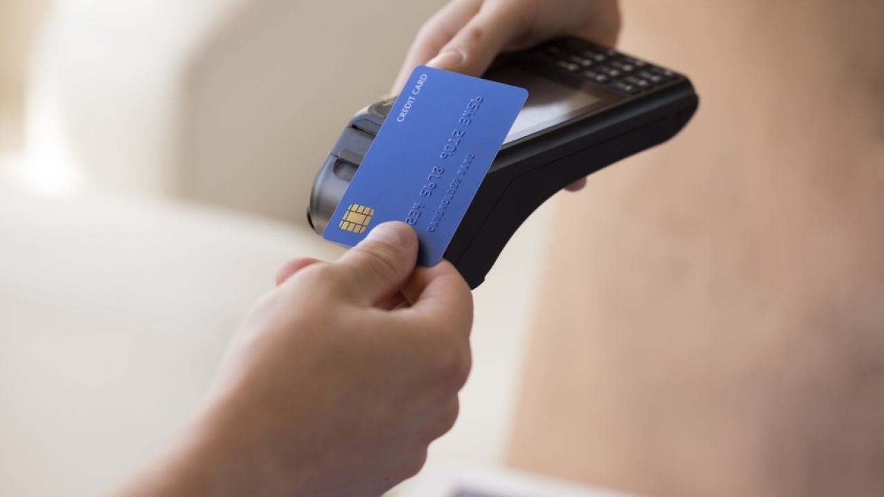 Se schimbă limita pentru plăţile contactless cu cardul. Peste un milion de români afectaţi