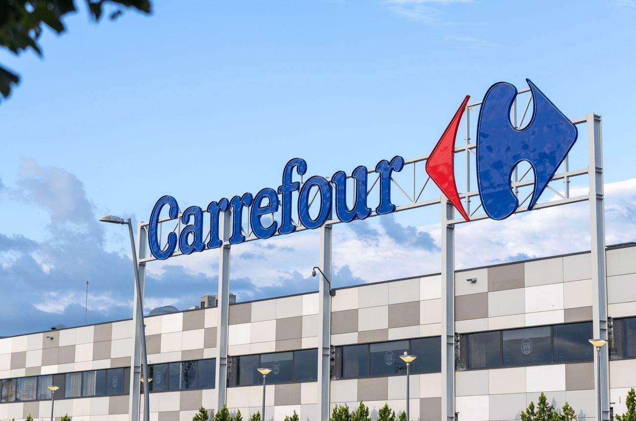 Carrefour lansează promoţii masive cu bani înapoi şi reduceri de până la 50% în martie
