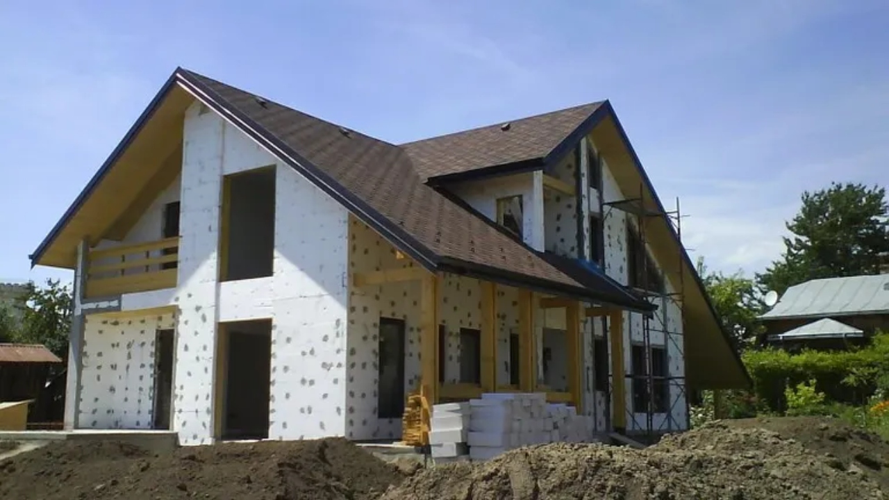 Un cuplu a construit o casă cu ajutorul ChatGPT, fără vreo experiență anterioară. Au reușit să economisească foarte mulți bani: „Ne-a ajutat cu adevărat în timpul construcției”