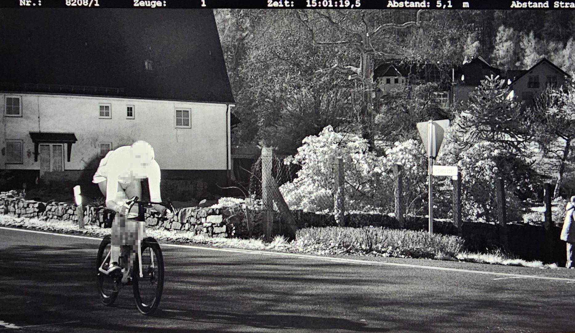 Biciclist prins de radar circulând cu 30 de km/h peste viteza legală. Cum a reuşit sportivul „performanţa” şi ce amendă riscă, dacă va fi identificat de poliţie