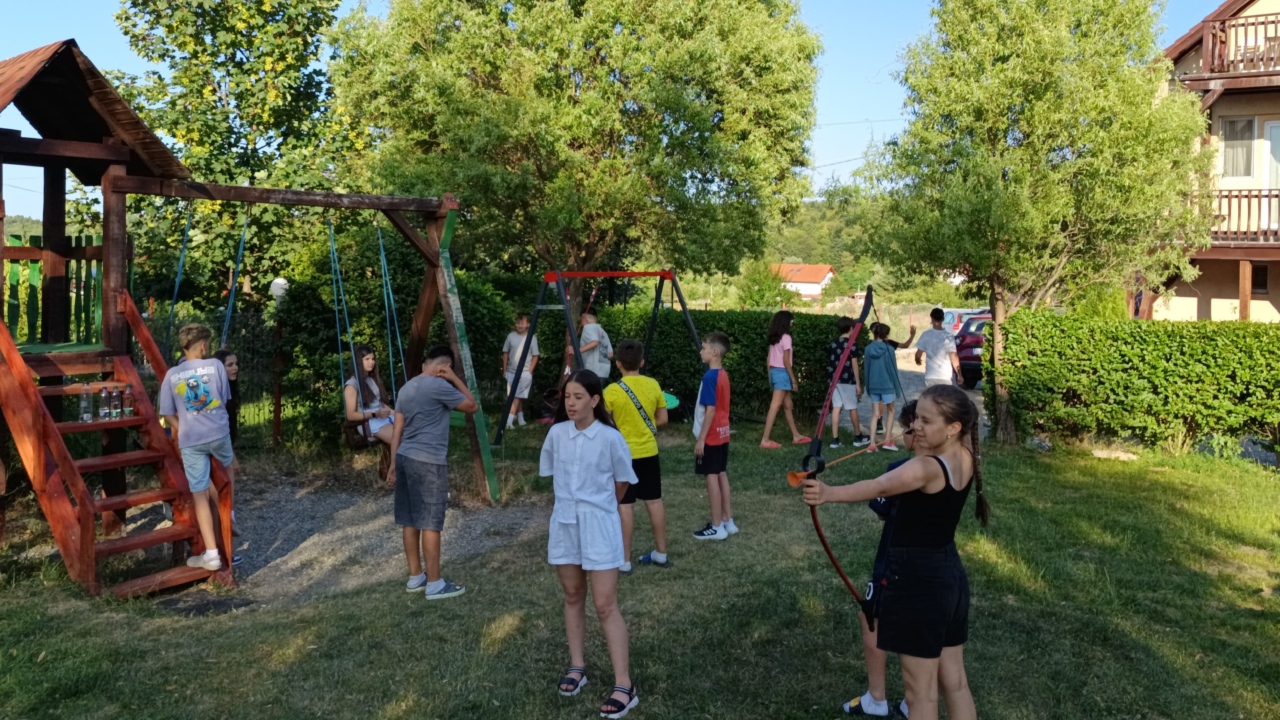 Un județ din România vrea să readucă la viață taberele școlare de altădată: „Punem la punct un proiect de modernizare şi reamenajare”