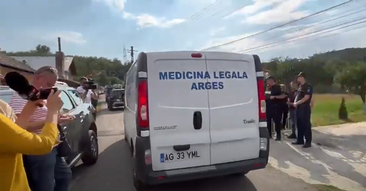 Un bărbat de 48 de ani din Argeş a fost găsit împuşcat în casă. Avea hainele de înmormântare pregătite, a lăsat şi mesaj de adio