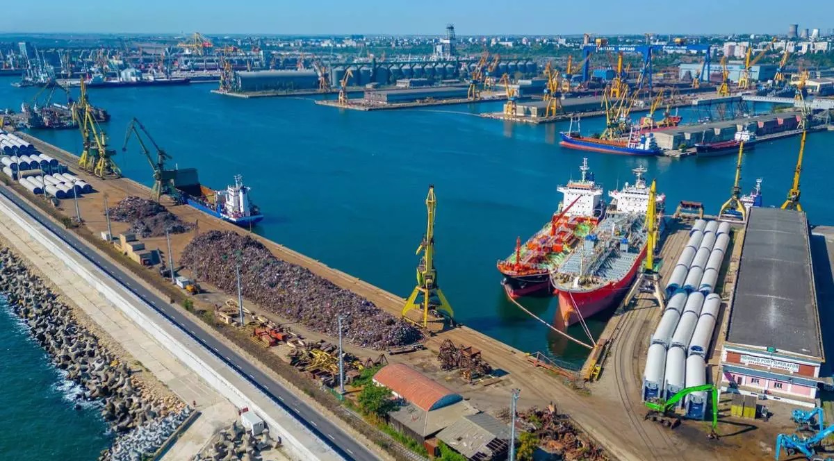 Șefii Vămilor din Portul Constanța, reținuți de DNA. Sunt acuzați de luare de mită