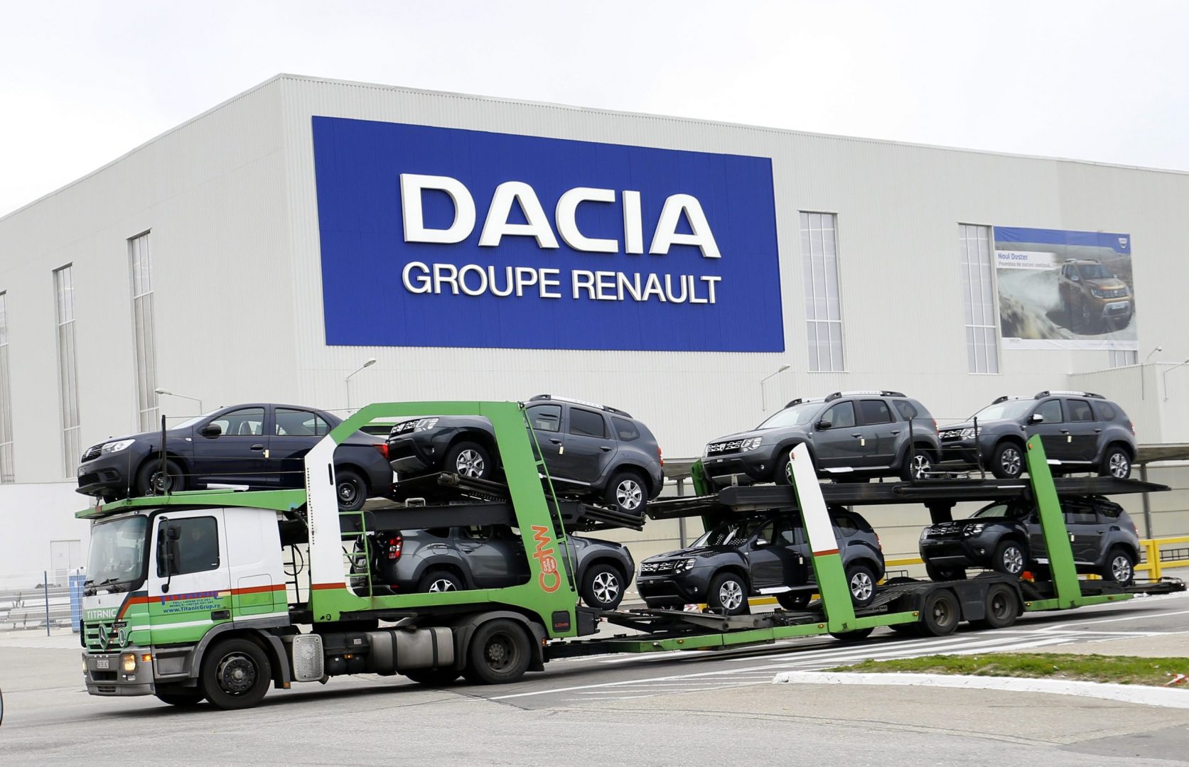Dacia şi-a anunţat planul până în 2030. Patru modele electrice şi un nou crossover Striker, ce se întâmplă cu Sandero