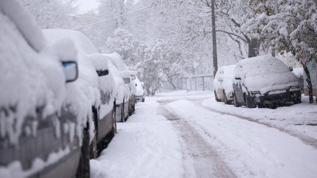 Alertă meteo de cod roşu, prognoză şoc. Meteorologii anunţă până la doi metri de zăpadă proaspătă și un weekend de iarnă extremă