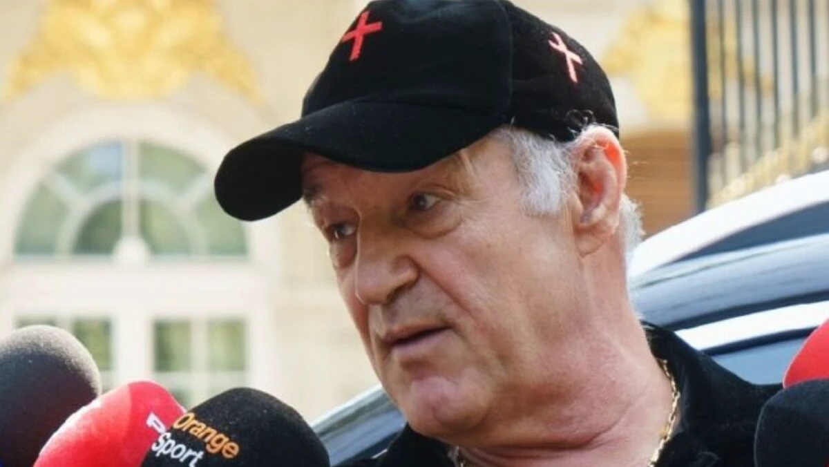 FOTO Gigi Becali a ridicat banii de la bancă în cea mai mare plasă disponibilă la Mega Image. Ionuț Luțu, cocoșat de greutatea ”cașcavalului”