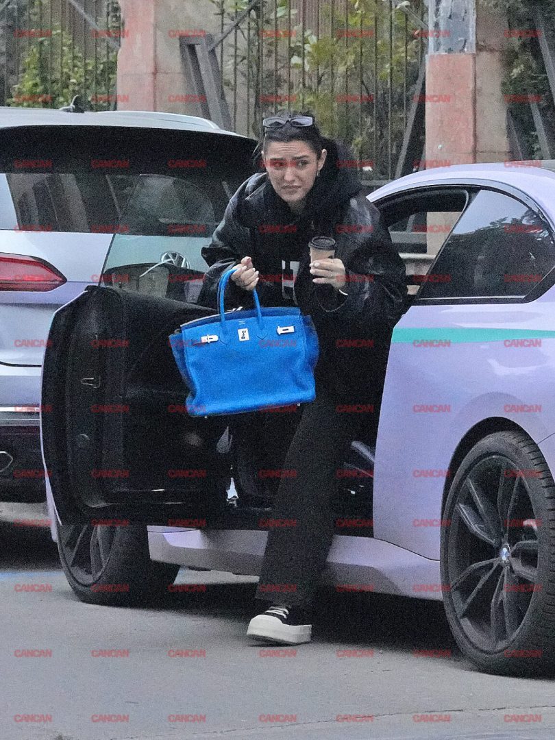 Alexia Eram și-a scos „comoara” de la Hermès la plimbare și l-a lăsat pe Tonghi acasă! Cât costă geanta care valorează cât o mașină