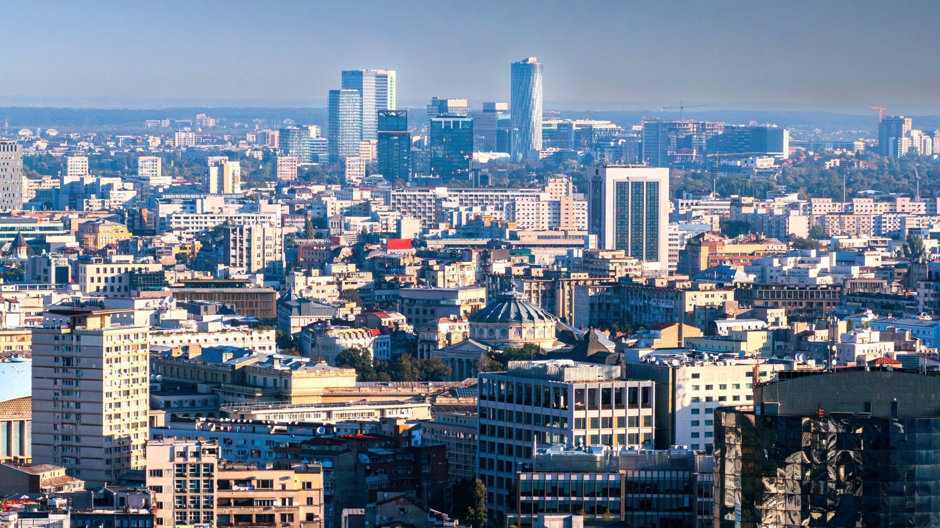 Scăderi îngrijorătoare pe piaţa imobiliară. În Bucureşti, numărul tranzacţiilor cu apartamente a scăzut cu aproape o cincime faţă de aceeaşi perioadă a lui 2025