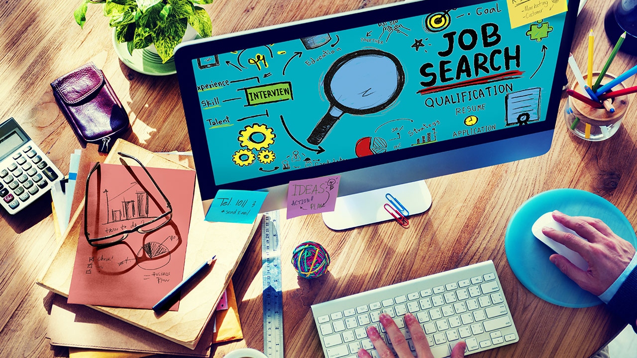 Cerea pentru locuri de muncă a crescut cu peste 20%. Angajatorii, în căutarea candidaților care știu limbi străine și țin pasul cu inteligența artificială