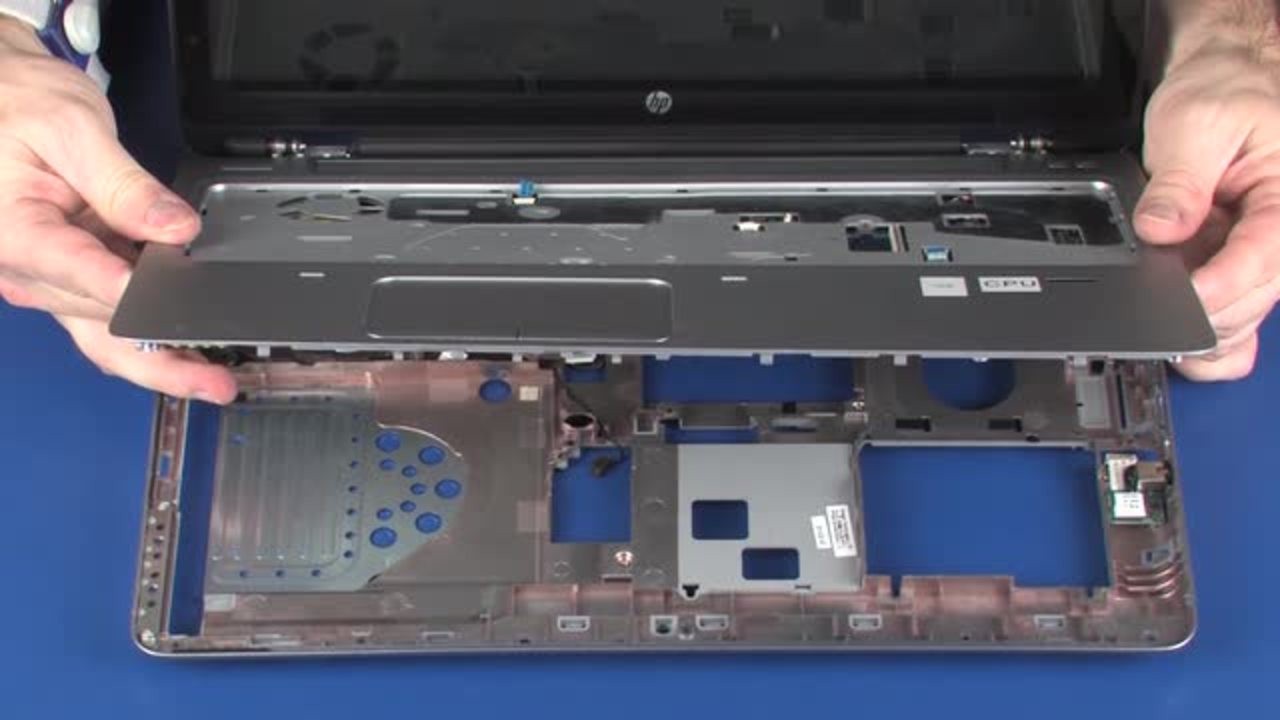 Cinci greşeli banale care îţi distrug laptopul fără să îţi dai seama. Cum le poţi evita