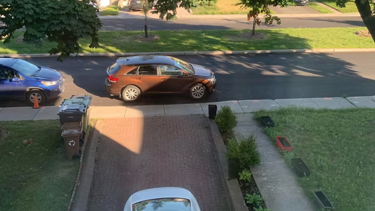 Ai parcat în dreptul porții sau pe o cale de acces? Amenda e cea mai mică problemă. Iată ce prevede Codul Rutier