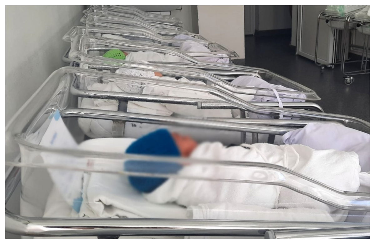 Câți bani plătesc românii ca să afle ora exactă la care s-au născut. Prețurile uriașe cerute de maternități