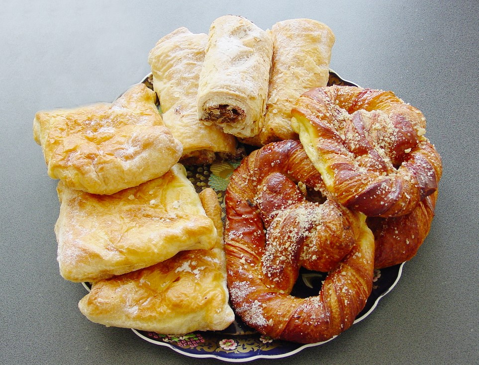 Ce se ascunde în covrigi și merdenele. Rezultatele testelor de laborator dezvăluie o „surpriză” șocantă