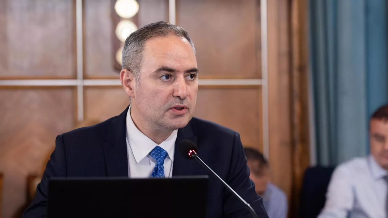 Scumpirea carburanţilor este „îngrijorătoare”, conform inistrului de Finanţe, Alexandru Nazare: „Într-adevăr, sunt creşteri spectaculoase. În următoarele zile se va lua o decizie în această privinţă”