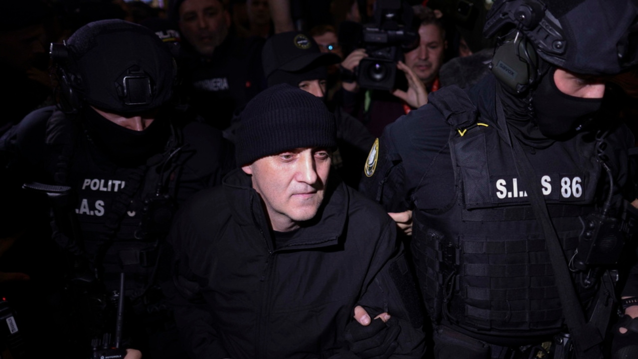 Horațiu Potra, dus cu duba la audieri la Parchetul Militar și Parchetul General. Mercenarul refuză să colaboreze cu procurorii