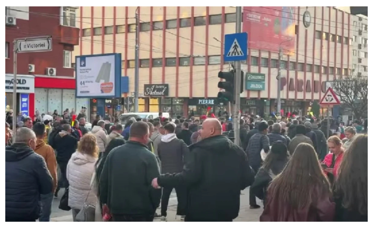 Minerii din Gorj au ieșit în stradă. Un oraș întreg e paralizat din cauza protestului