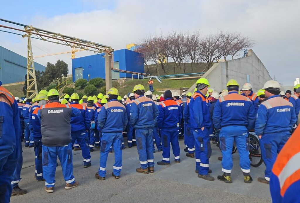 Protest la Șantierul Naval DAMEN Mangalia. Angajații reclamă că de trei luni nu și-au primit salariile