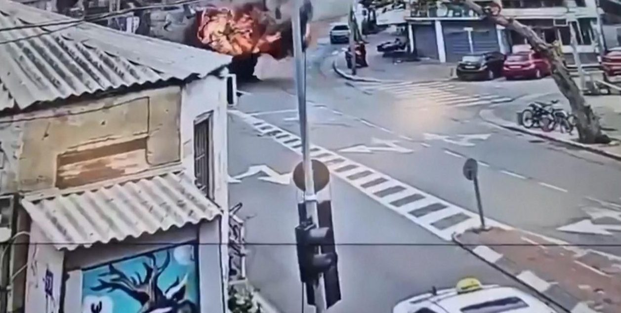 Momentul în care o rachetă iraniană lovește o stradă din Tel Aviv, surprins de camerele de supraveghere VIDEO