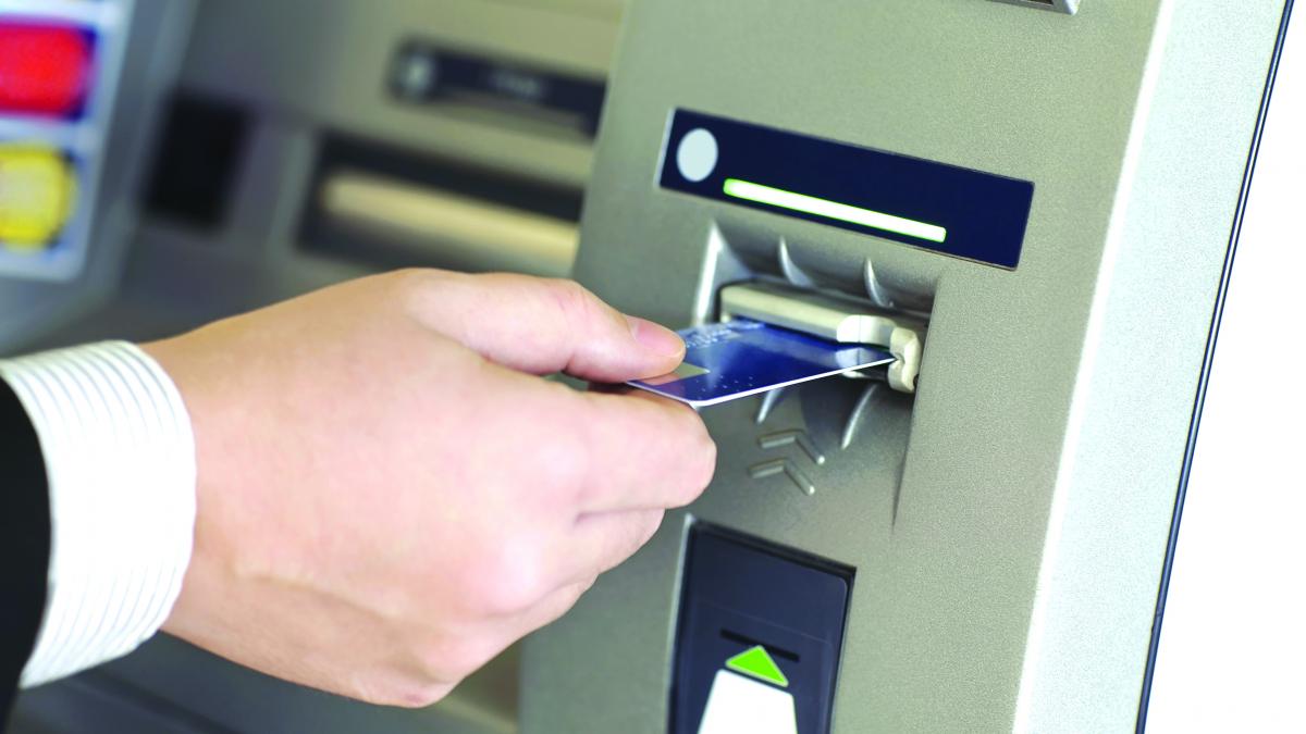 Profesorii vor primi salariile înainte de Paşte. Când intră banii pe card