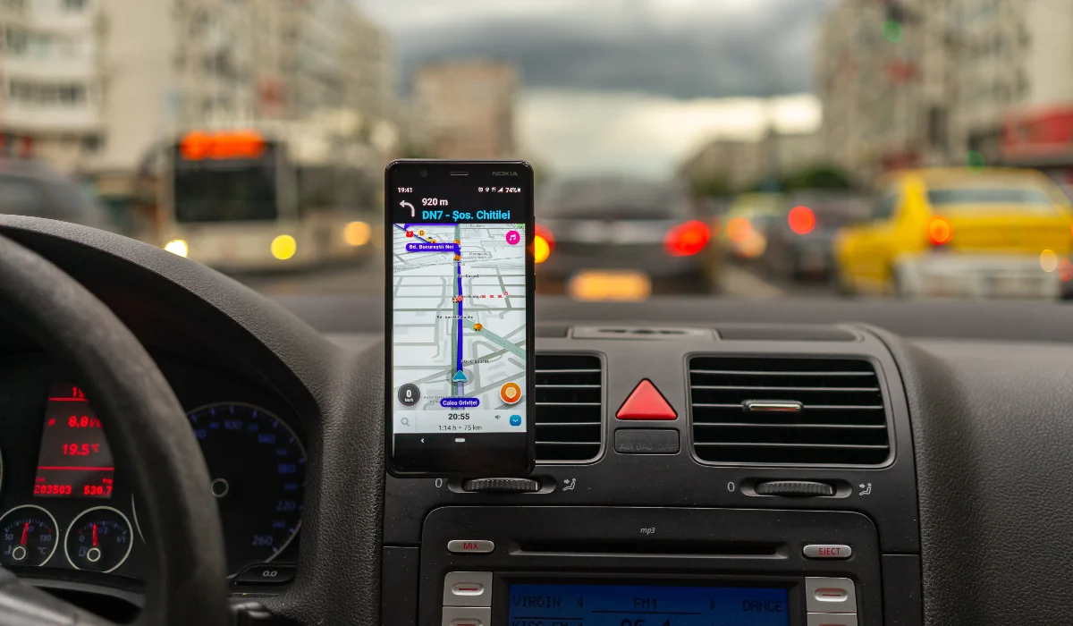 Ce setare din Waze te ajută să economisești combustibil. Același lucru funcționează și pe Google Maps