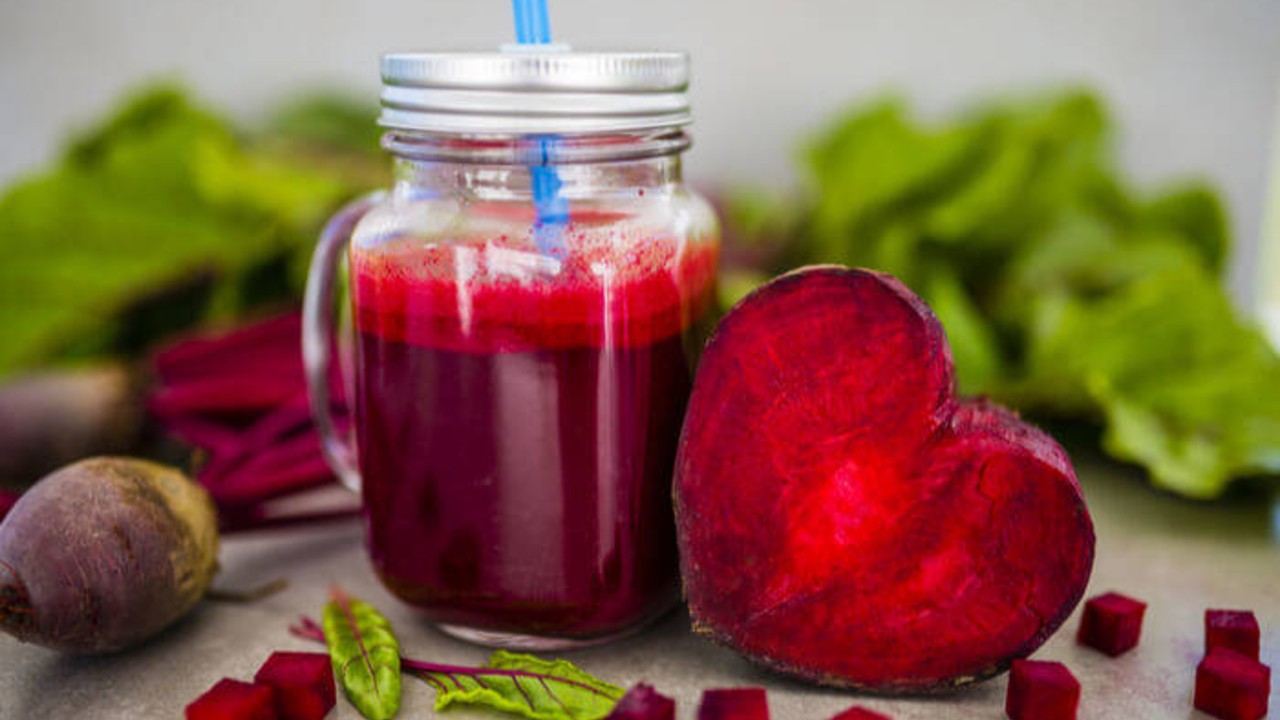 Avertismentul medicilor. De ce nu ar trebui să consumi suc de sfeclă dacă suferi de diabet: „Nu e tratament. E, de fapt, o bombă de carbohidrați lichizi!”