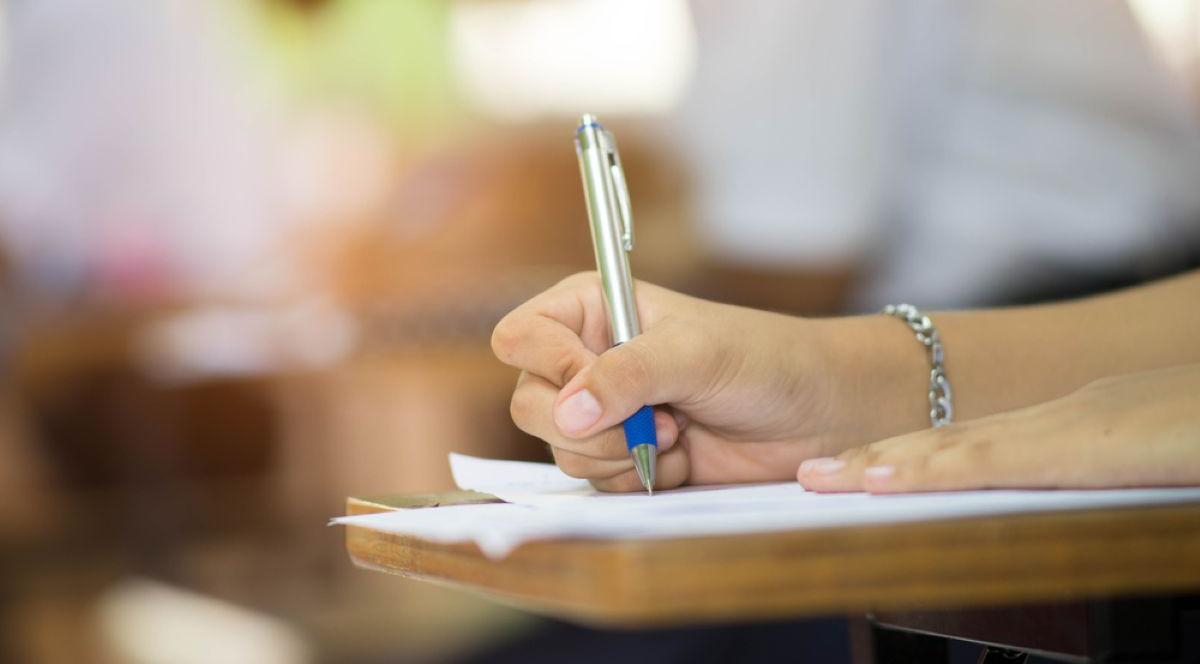 Elevii care au dat simularea de Bacalaureat, surprinşi de subiectul de sinteză la literatura română: „Nu m-am atins de subiectul 3, mă aşteptam la complet altceva să pice”