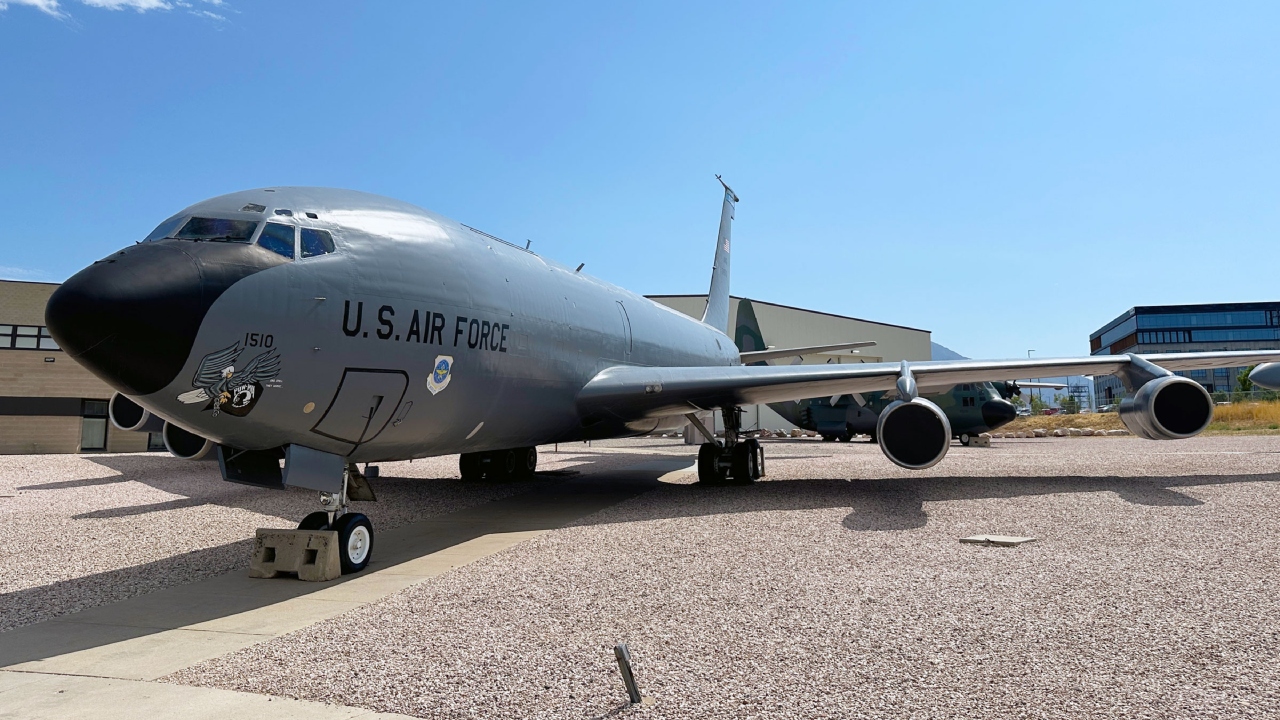 Forțele Aeriene ale SUA au trimis la București al șaselea Boeing KC-135 Stratotanker. Radu Miruță: „Noi punem la dispoziție Baza 90 pentru aceste aeronave. Pot să confirm că au plecat trei aeronave aseară, că au efectuat un zbor”