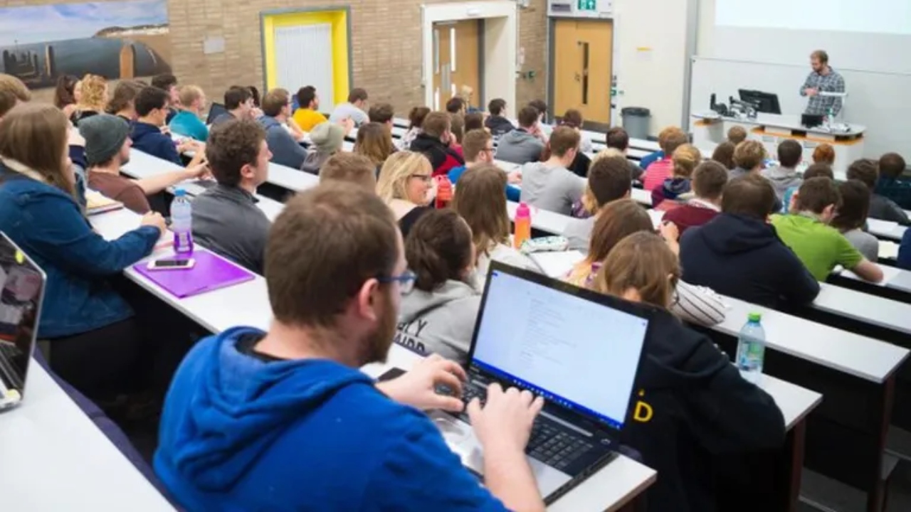 Universitățile străine vor cât mai mulți studenți români. În ce țări taxele de școlarizare sunt zero