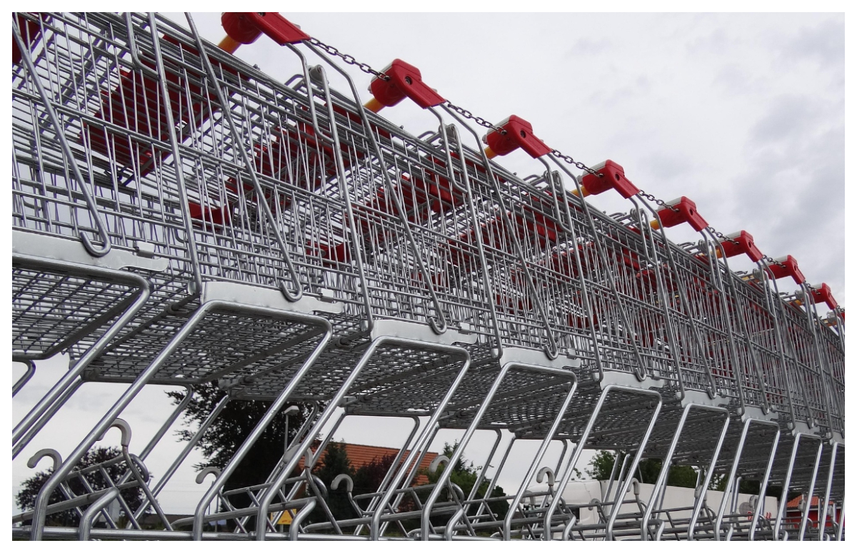 Dispare un mare lanț de magazine. Mii de angajați au fost anunțați că urmează să fie dați afară