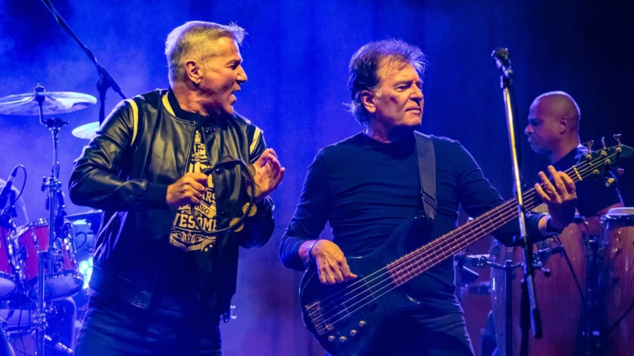 S-a stins din viață marele Iulian Vrabete, basistul trupei Holograf. Care este motivul pentru care s-a apucat de muzică, deși absolvise Arhitectura: „Am fost vrăjit de muzica nouă care apăruse în anii 1960”