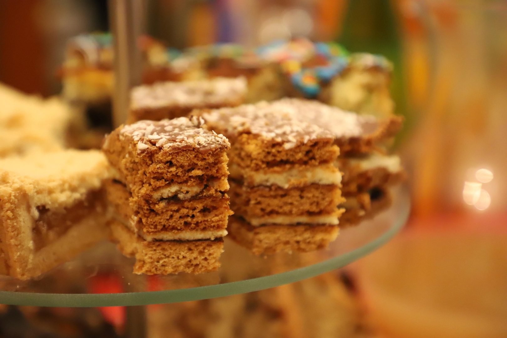 Prăjitura de post cu mere și nuci. Desertul simplu și ieftin pe care trebuie să-l încerci în Postul Paștelui