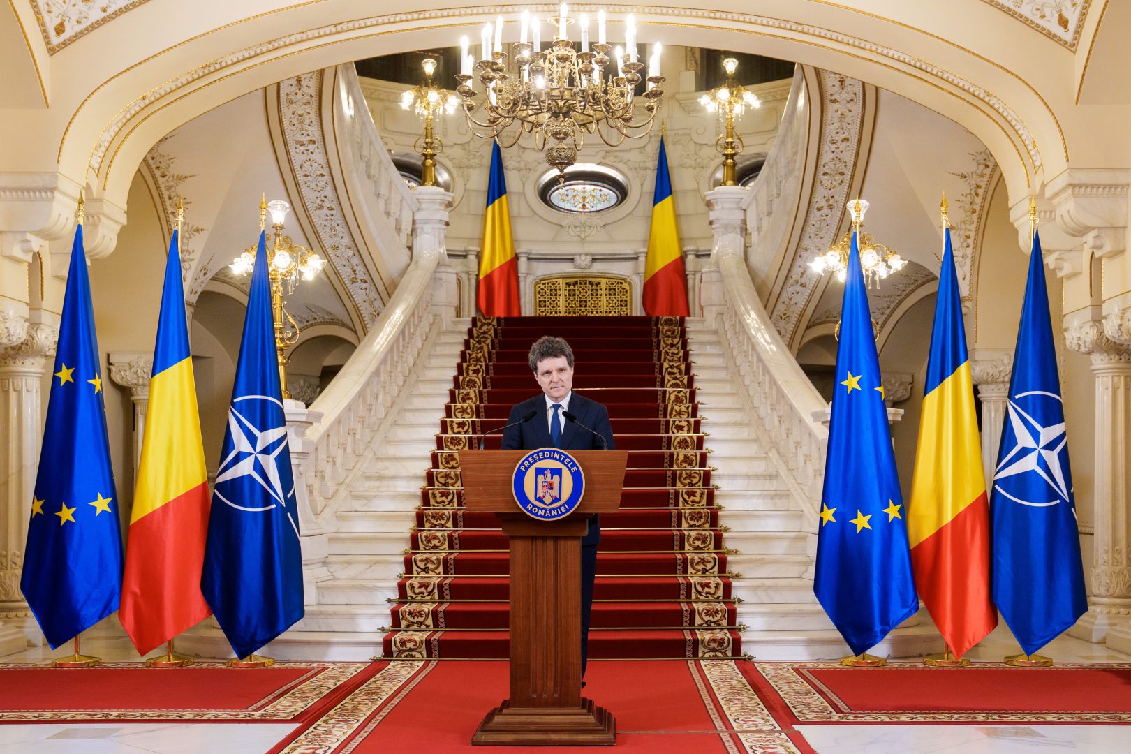 Nicuşor Dan se întâlneşte luni cu liderii PSD, PNL, USR, UDMR şi ai grupului minorităţilor. Miniştrii PSD îşi prezintă bilanţul, după ce demisiile apar în Monitor