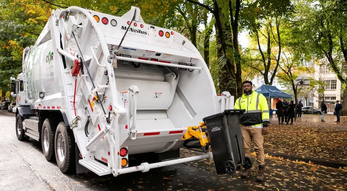 Un bărbat a aruncat din greșeală 7.000 de euro la gunoi. Cum i-a recuperat după două zile