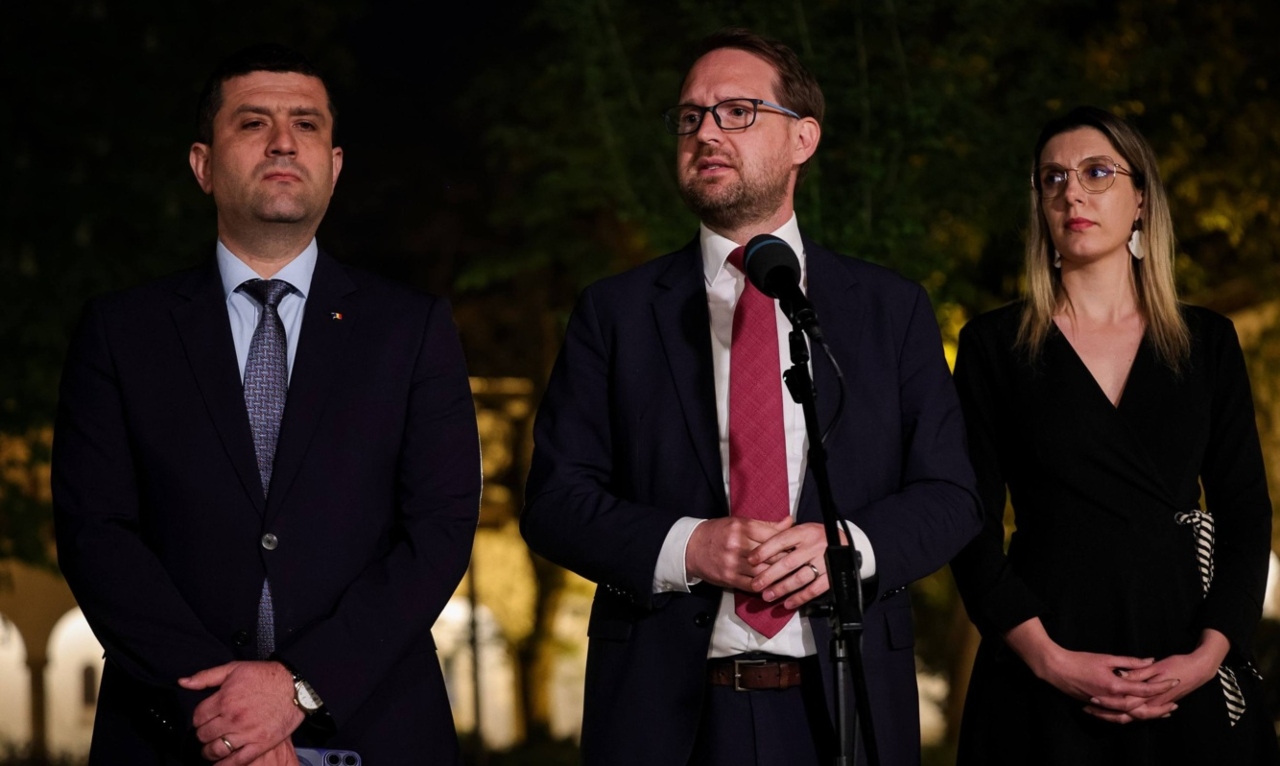 Fritz (USR), după citirea moțiunii: ”PSD anunță că alege un drum nou. Drumul spre Est. Drumul AUR”. Îndemn la ”presiune” pentru susținerea guvernului Bolojan