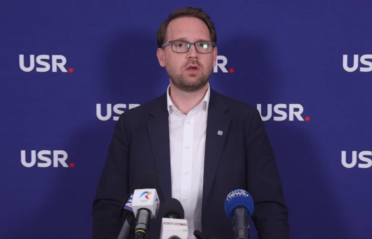 USR acuză PSD de „minciuni” după ce formațiunea i-a retras sprijinul politic premierului Bolojan. Dominic Fritz: „O pisică ce se uită în oglindă și vede un leu. USR va rămâne alături de premierul în funcţie în această luptă”