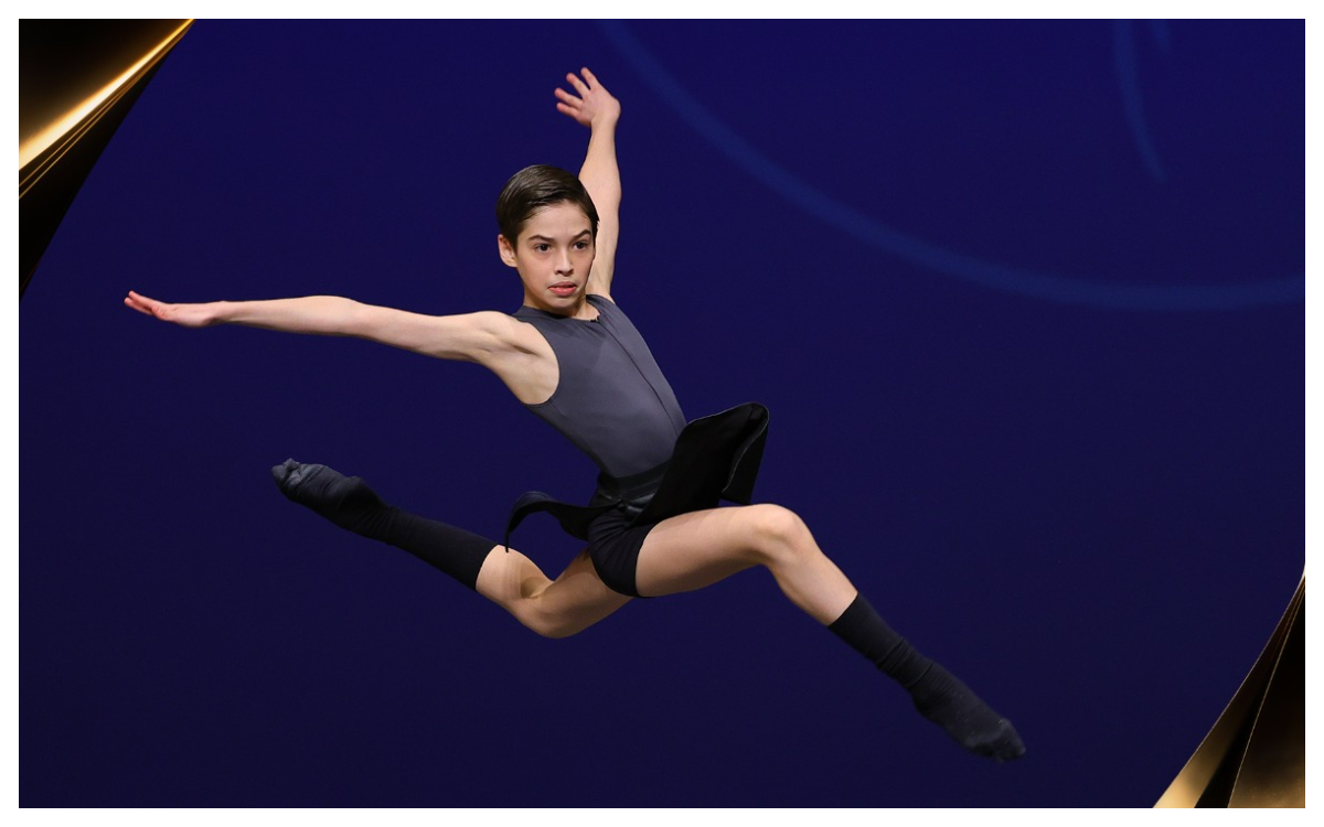 Un balerin român de 12 ani, Eduard Bogdan, a fost admis la Royal Ballet School!