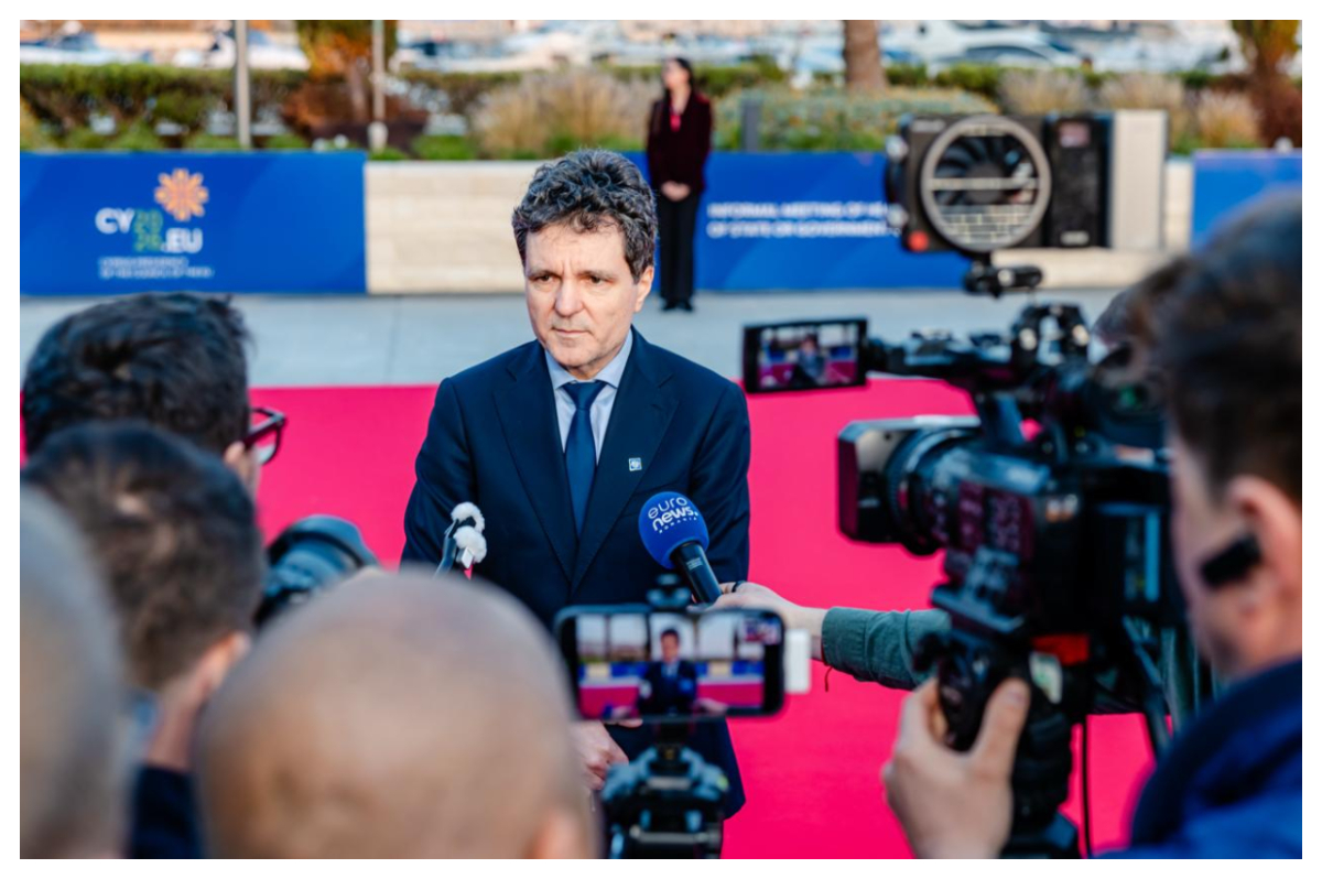 Nicuşor Dan nu a semnat încă demisiile miniştrilor PSD: Preşedintele îi asigură pe liderii europeni că funcţionarea instituţională şi drumul european al României nu sunt afectate de criza politică de la Bucureşti