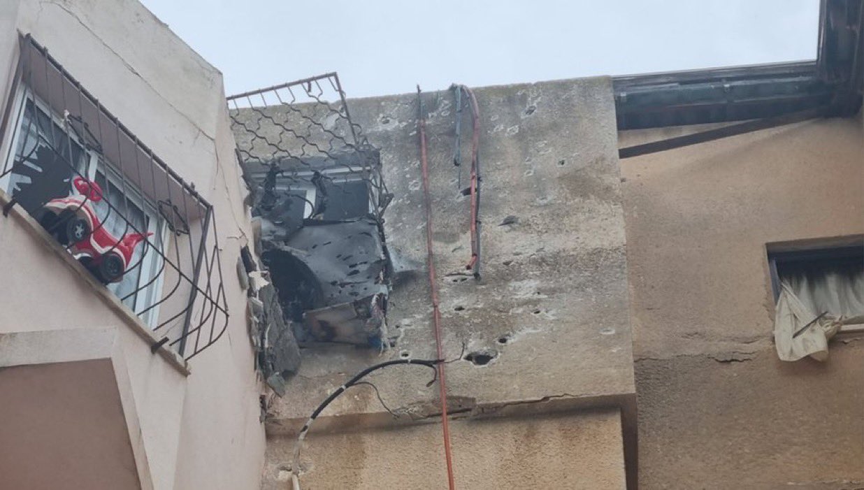 Potop de bombe peste Israel. O rachetă a trecut de Iron Dome a lovit în centrul ţării VIDEO