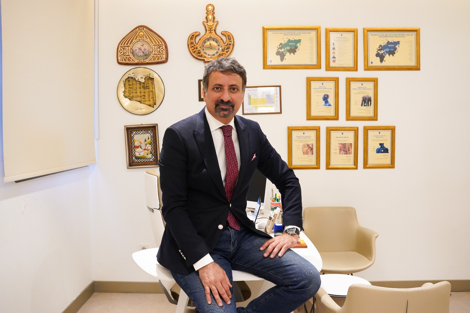 Chirurgul care schimbă destine. Peste 800 de intervenții pe creier pentru pacienții cu Parkinson