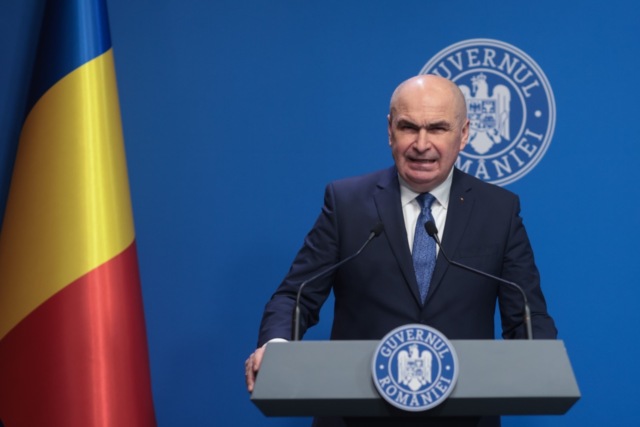 Ce șanse sunt să ”pice” Bolojan în urma moțiunii. De câte voturi au nevoie PSD și AUR