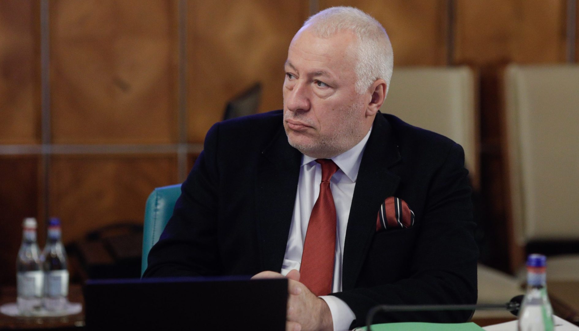 Iulian Fota, amendat cu 1.000 de lei şi lăsat fără permis. Fostul consilier prezidenţial făcut scandal cu poliţiştii VIDEO